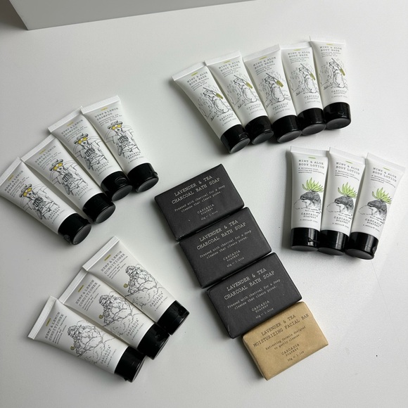 Cascadia Soapery Lot Of 19 Minis Body Wash, Shampoo, Conditioner, Soap & Lotion - Picture 1 of 9